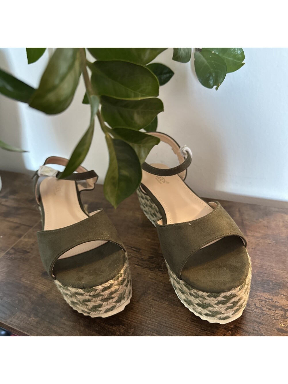 Brand New Kayleen By Los Angeles Women's Size 8 Beige Strappy Wedge Sandals